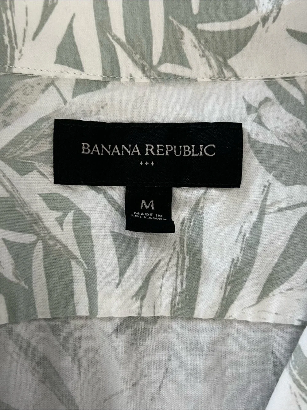 BANANA REPUBLIC Men’s Leaf Pattern Short Sleeve Button Down Shirt Size M